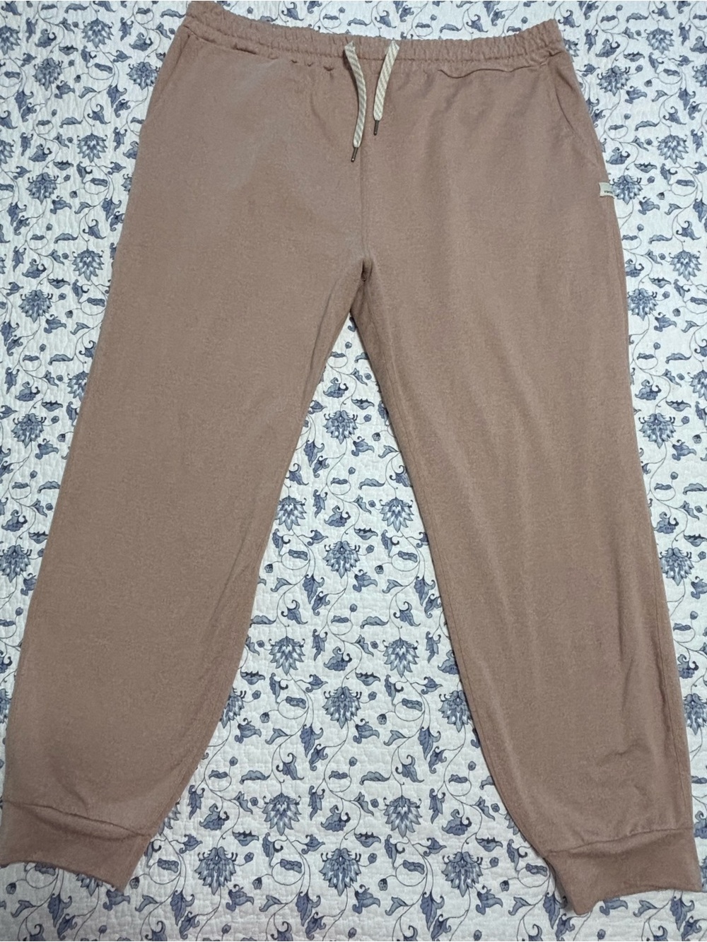 Vuori women’s Performance Jogger size XXL above ankle Heathered Peach tone